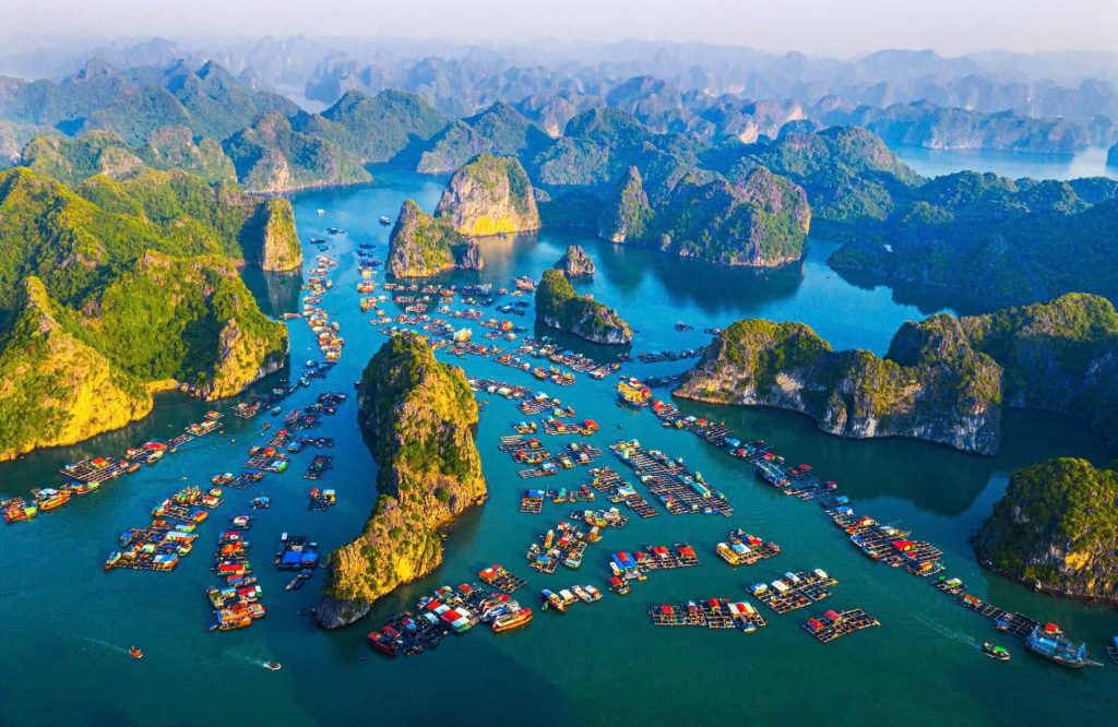 Cai Beo Floating Fishing Village in Cat Ba