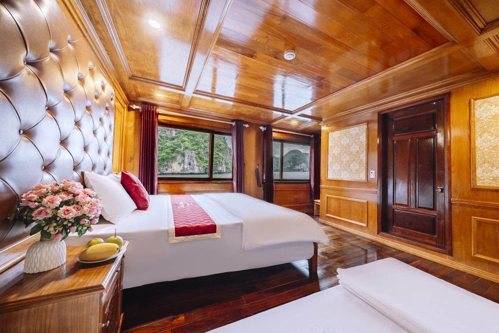 Overnight cruise cabin in Lan Ha Bay from Cat Ba